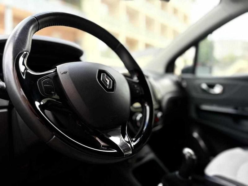 Usado Renault Captur 90 HP (66 kW) 2014 Preto SUV