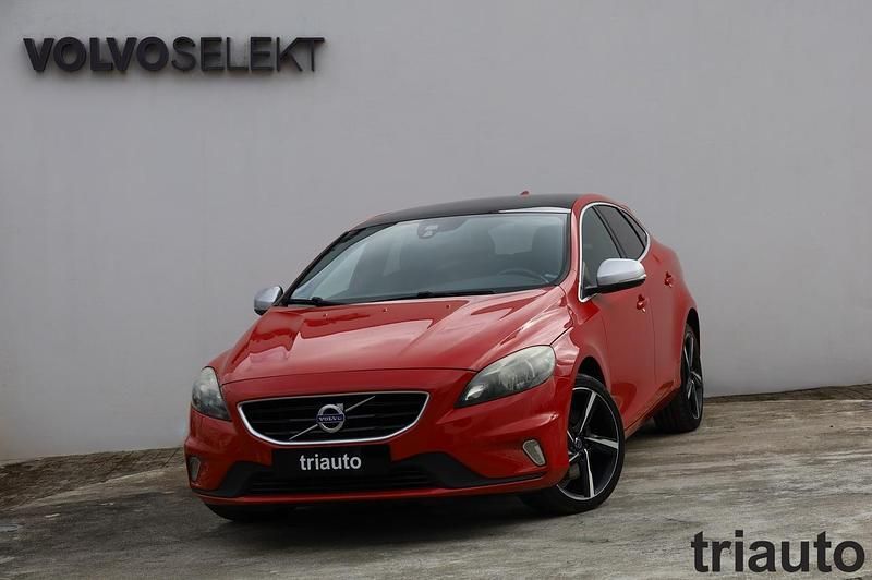 Onyx black Usado 2015 Volvo V40 R-Design Carrinha | € 15.700 (Preço justo) - Imagem 1/4