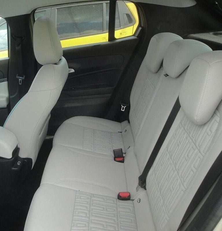 Usado Fiat 600 La Prima 114 kW (156 HP) 2024 Bege SUV