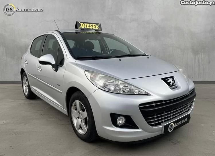 Cinza Usado 2011 Peugeot 207 Premium Citadino | € 4.900 (Preço justo) - Imagem 1/1