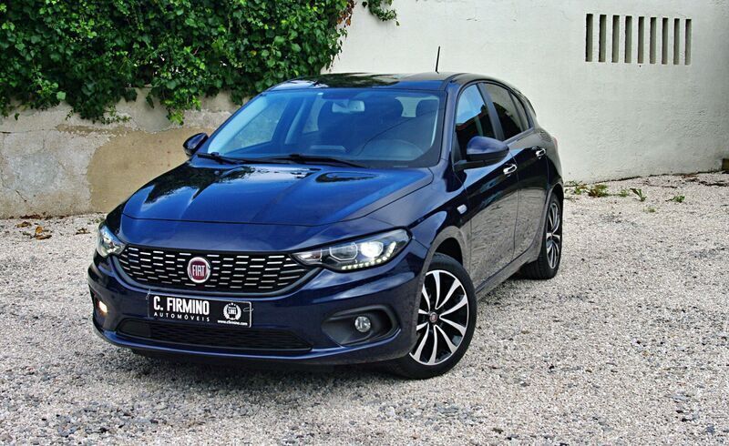 Azul Usado 2020 Fiat Tipo Lounge Citadino | € 16.900 (Caro) - Imagem 1/4