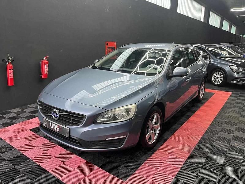 Usado Volvo V60 150 HP (110 kW) 2017 Azul Carrinha