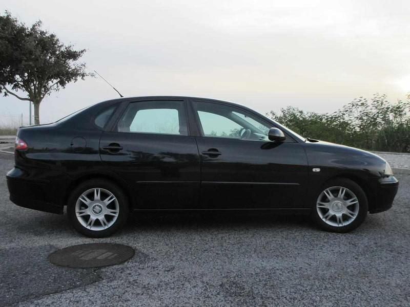 Usado Seat Cordoba 80 HP (58 kW) 2007 Preto Sedan