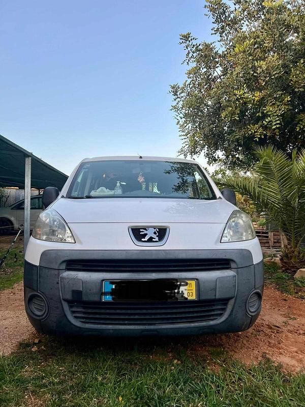 Usado Peugeot Partner 75 HP (55 kW) 2011 Branco Monovolume