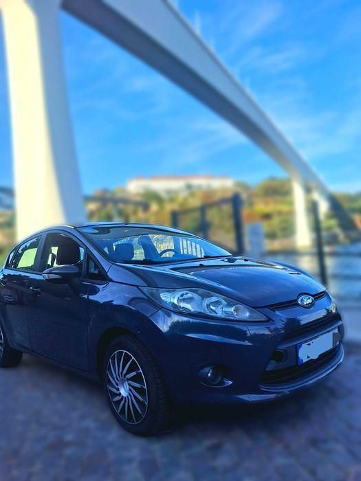 Usado 2010 Ford Fiesta Trend Sedan | € 4.500 - Imagem 1/4