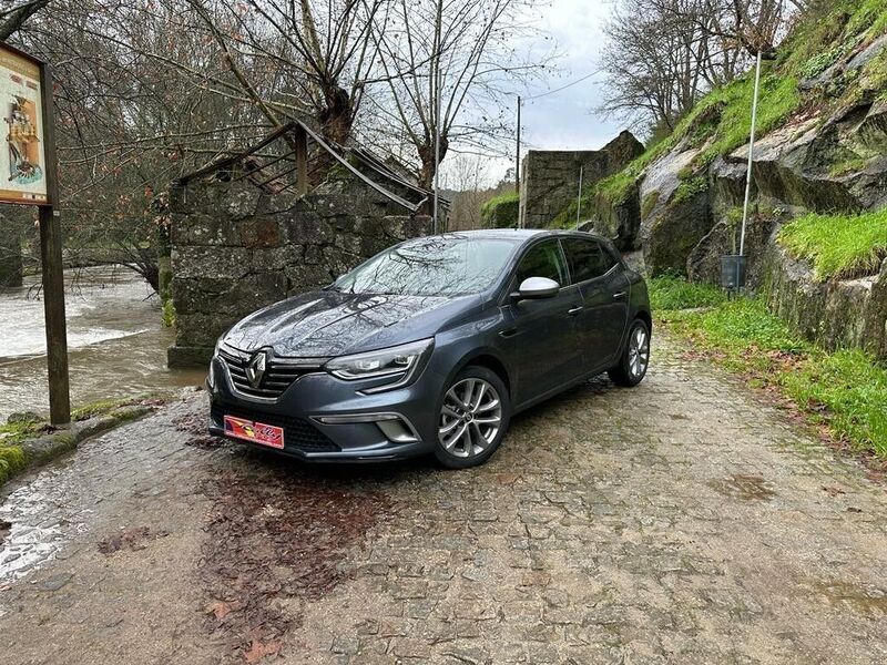 Cinzento (metalizado) Usado 2017 Renault Mégane GT Line GT-Line Citadino | € 16.990 (Preço elevado) - Imagem 1/4