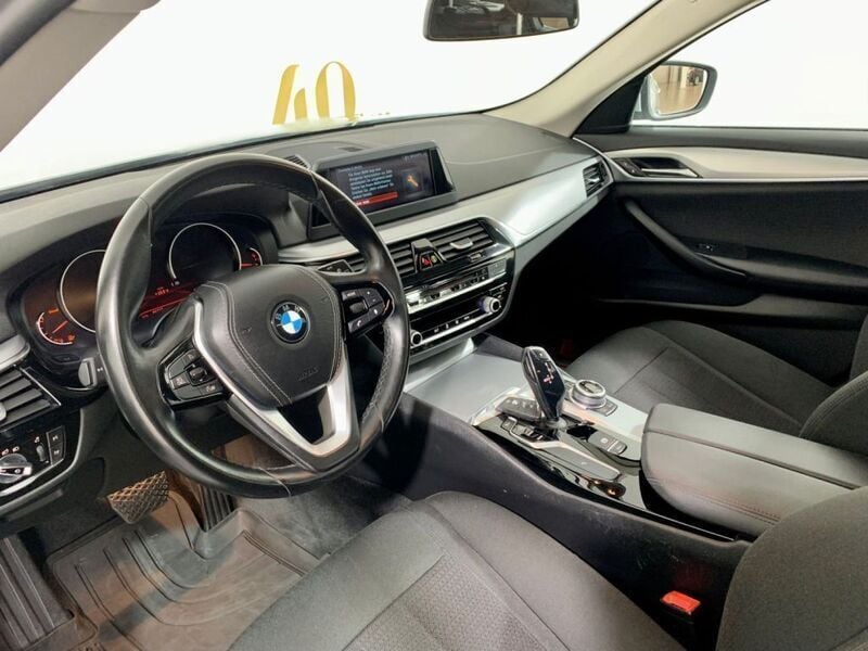 Usado BMW 520 Sport Line 190 HP (139 kW) 2018 Cinzento Carrinha