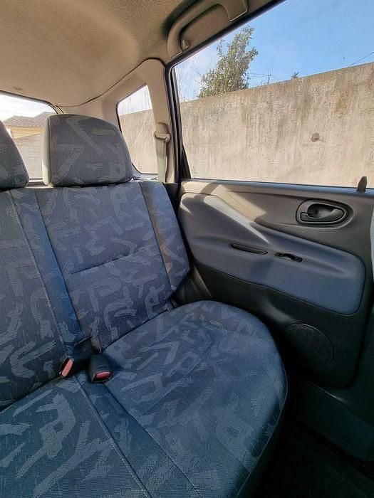 Usado Mitsubishi Space Star 82 HP (60 kW) 1999 Sedan