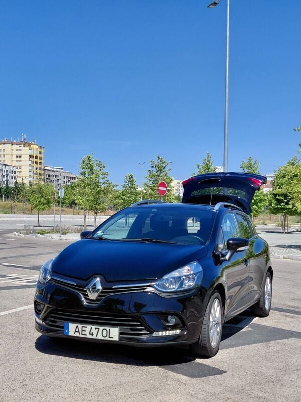 Preto Usado 2020 Renault Clio GrandTour LIMITED Carrinha | € 14.490 (Preço justo) - Imagem 1/4