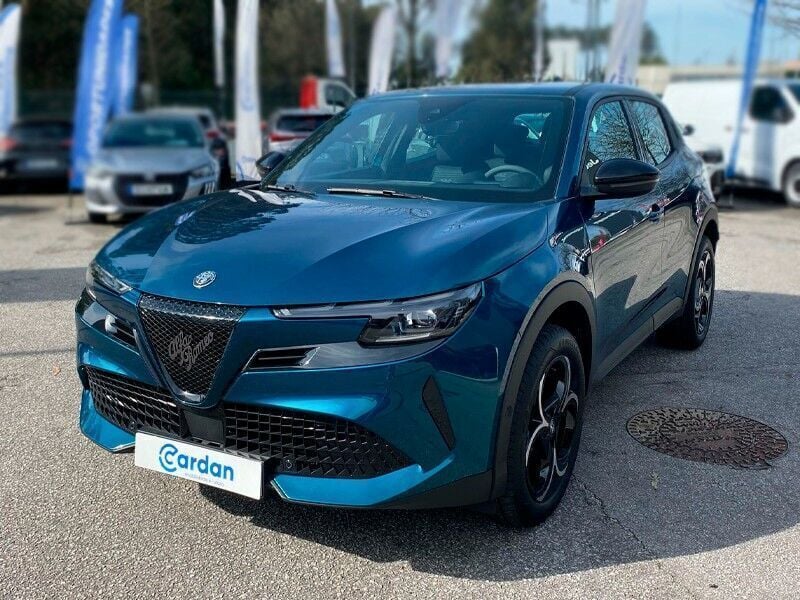 Azul Usado 2024 Alfa Romeo Junior SUV | € 33.000 - Imagem 1/4