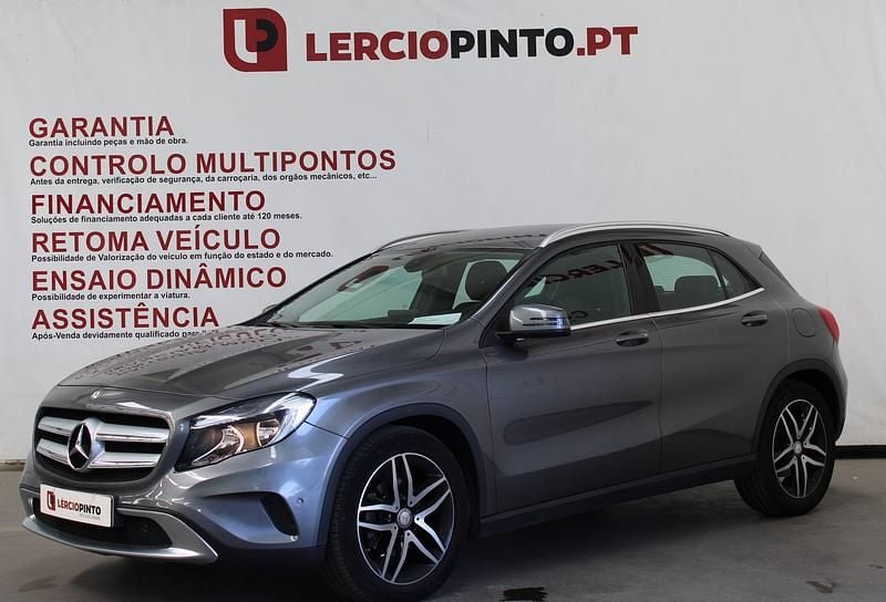Cinza Usado 2016 Mercedes GLA200 SUV | € 22.950 - Imagem 1/4