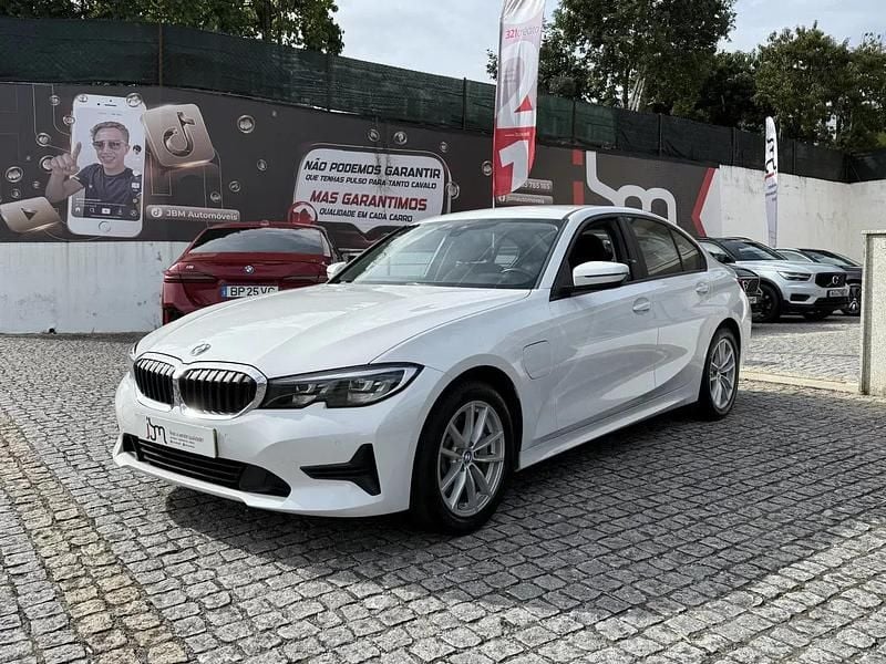 Branco Usado 2019 BMW 330e Sedan | € 19.000 (Super Preço) - Imagem 1/4