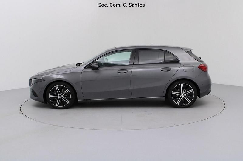Usado Mercedes A180 Advanced 116 HP (85 kW) 2025 Cinza Sedan
