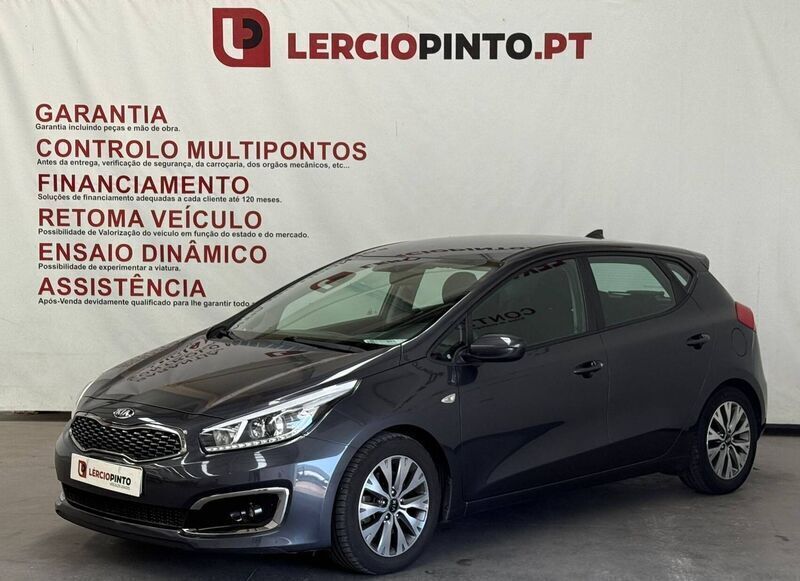 Cinza Usado 2018 Kia Ceed Turbo Sedan | € 14.950 (Preço elevado) - Imagem 1/4