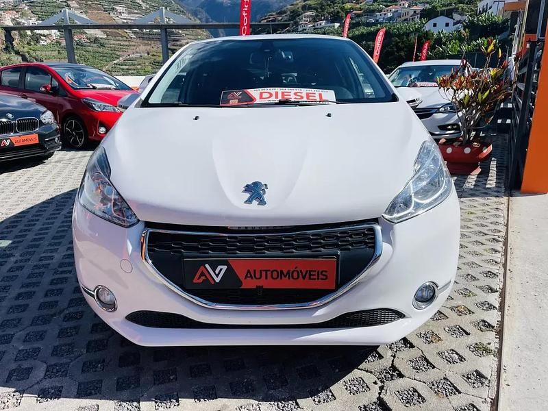 Usado Peugeot 208 Active 68 HP (50 kW) 2013 Branco Citadino