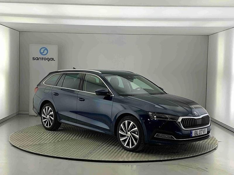 Azul Usado 2024 Skoda Octavia Carrinha | € 29.490 - Imagem 1/4