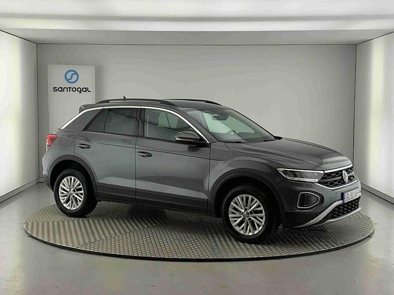 Cinza Usado 2024 VW T-Roc Life SUV | € 23.490 (Preço justo) - Imagem 1/4