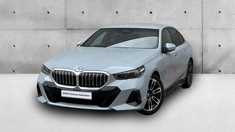 Usado BMW 530e Comfort Edition 299 HP (219 kW) 2024 Cinza brooklyn metalizado Sedan