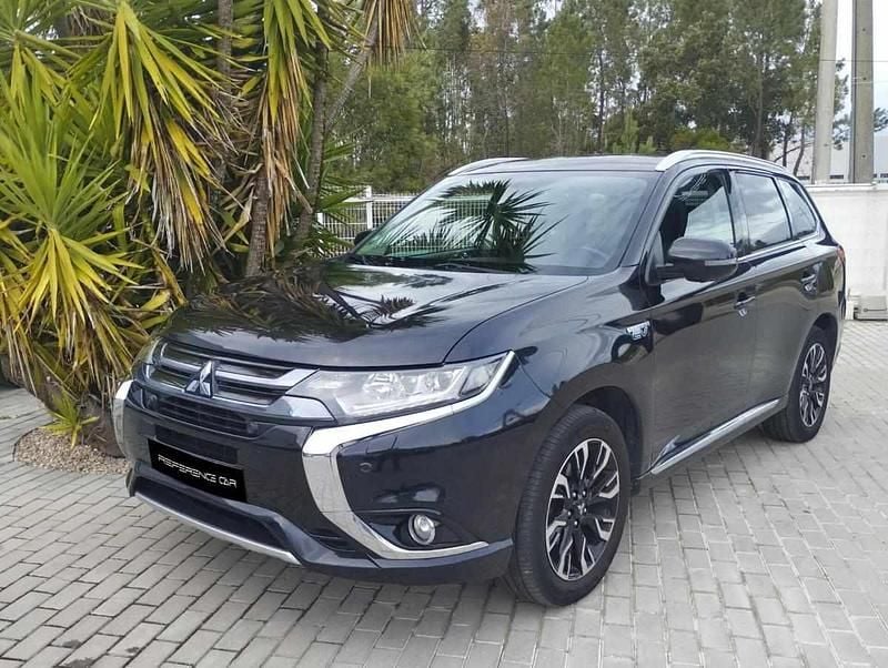 Cinzento Usado 2016 Mitsubishi Outlander P-HEV | € 15.990 (Bom preço) - Imagem 1/4