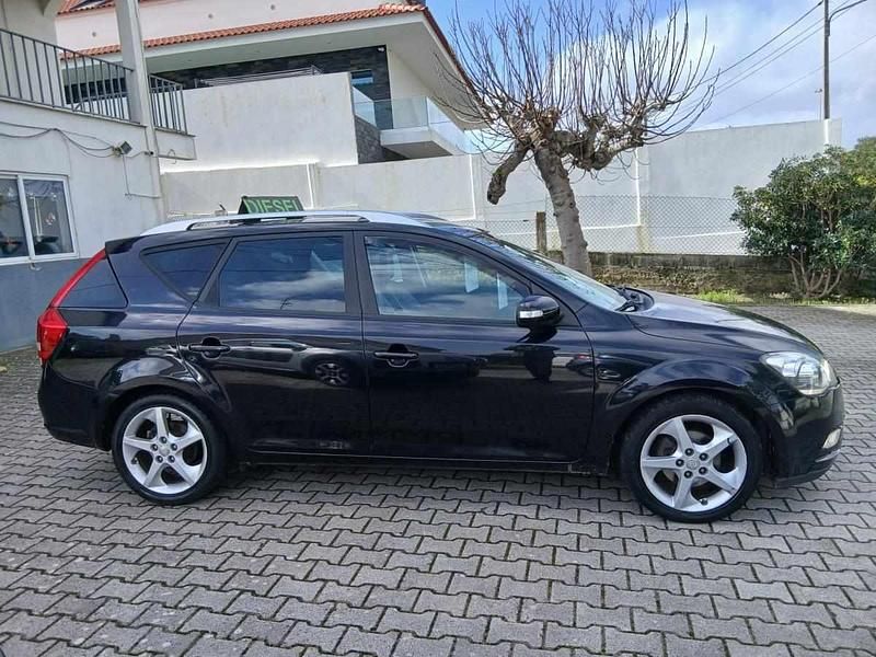 Usado Kia Ceed 90 HP (66 kW) 2010 Preto Citadino
