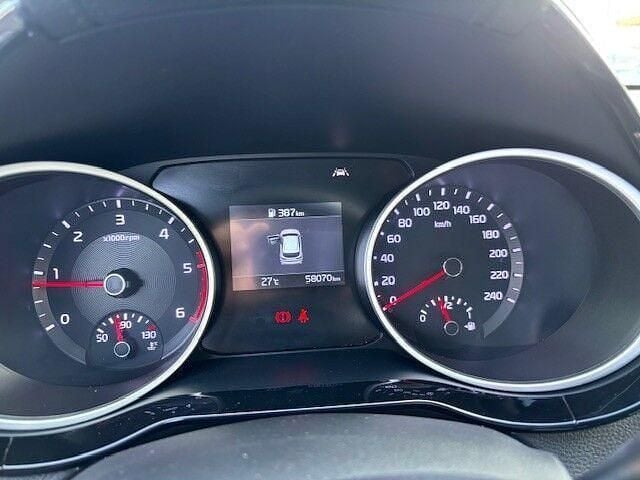 Usado Kia Ceed 136 HP (100 kW) 2018 Cinzento Citadino