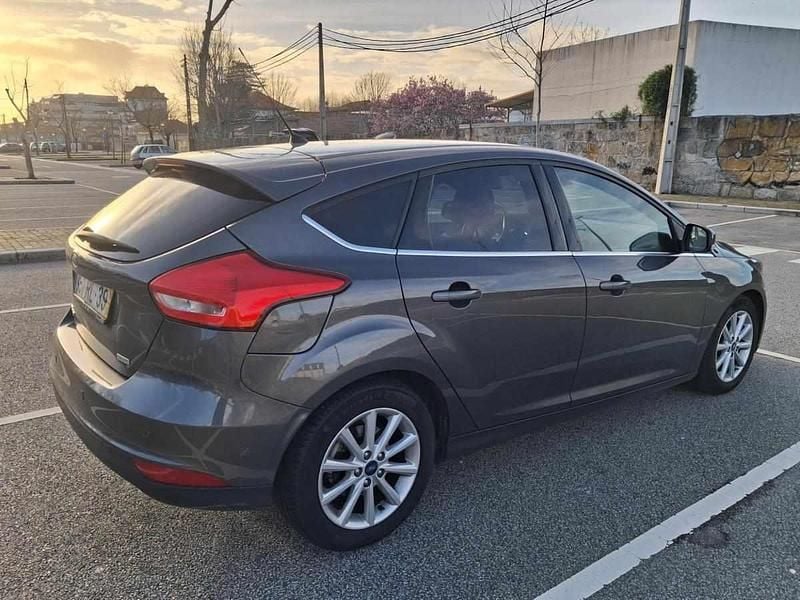 Usado Ford Focus 125 HP (91 kW) 2016 Cinzento