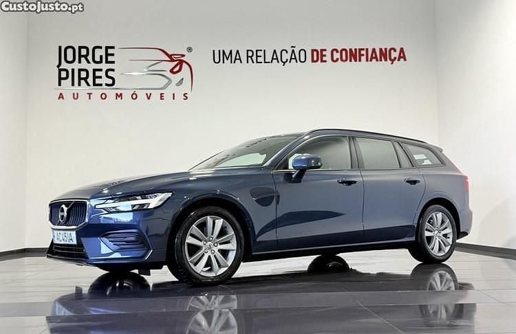 Cinza Usado 2020 Volvo V60 Momentum Carrinha | € 28.990 (Preço justo) - Imagem 1/1