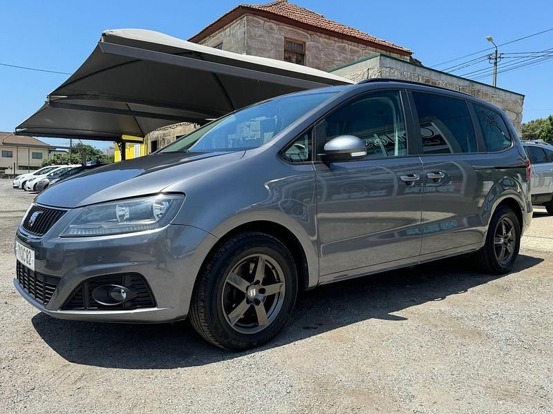 Cinzento (metalizado) Usado 2015 Seat Alhambra Reference Monovolume | € 18.990 (Preço justo) - Imagem 1/4