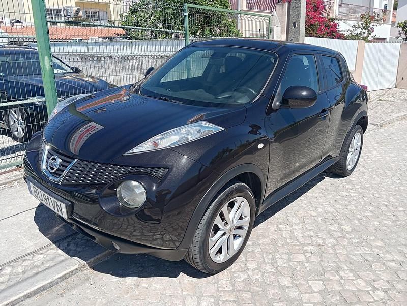 Usado Nissan Juke Acenta Connect 110 HP (80 kW) 2013 Preto SUV