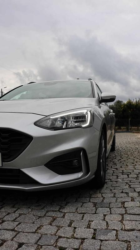 Usado Ford Focus 120 HP (88 kW) 2021 Cinzento Citadino