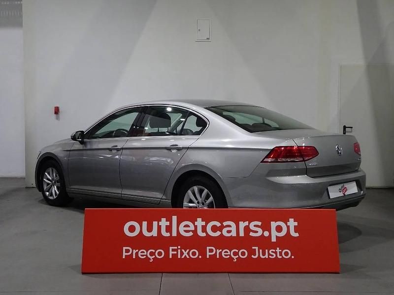 Usado VW Passat 120 HP (88 kW) 2019 Cinzento mauve metalizado Sedan