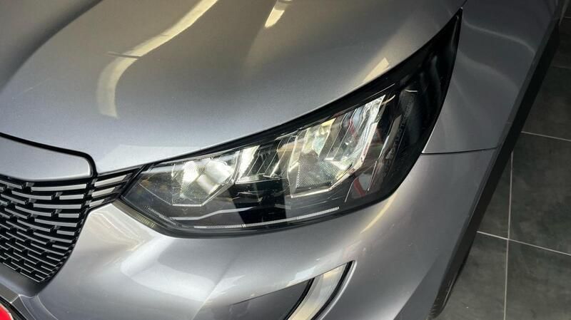 Usado Peugeot e-2008 100 kW (136 HP) 2022 Cinzento SUV