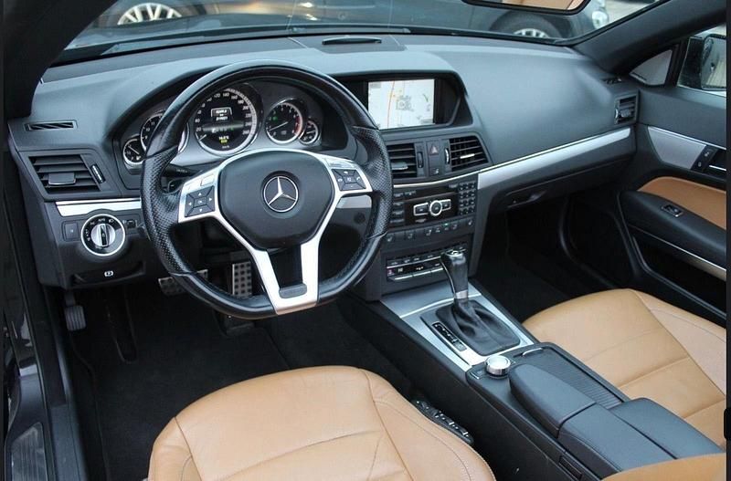 Usado Mercedes E200 Avantgarde 183 HP (134 kW) 2012 Preto Cabrios