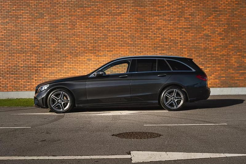 Usado Mercedes C220 AMG line 194 HP (142 kW) 2020 Cinza escuro Carrinha