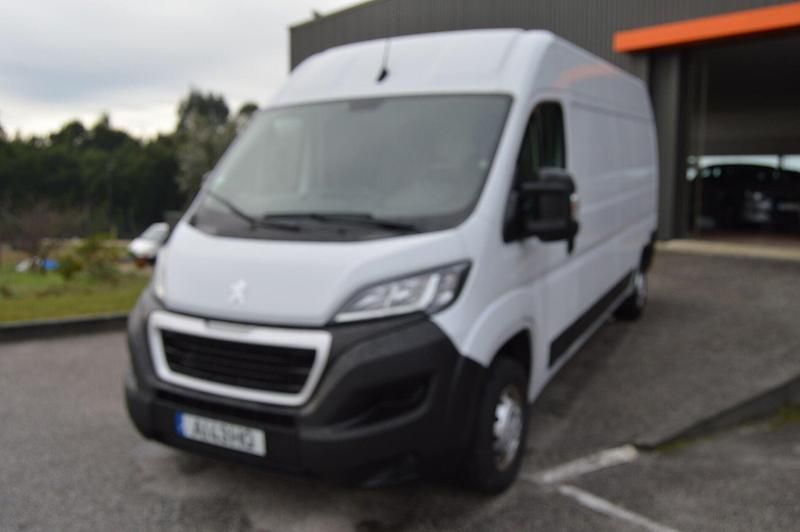 Branco Usado 2021 Peugeot Boxer Van | € 19.990 (Preço justo) - Imagem 1/4