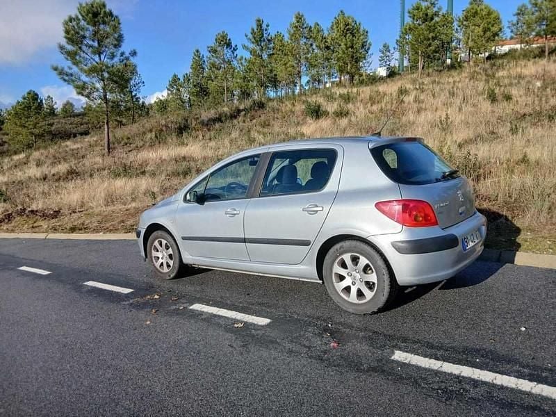 Usado Peugeot 307 88 HP (64 kW) 2003 Cinzento Citadino