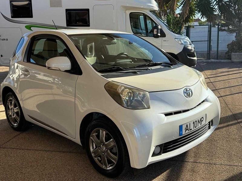 Usado Toyota iQ 68 HP (50 kW) 2009 Branco Citadino