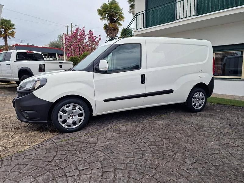 Usado Fiat Doblò 105 HP (77 kW) 2022 Branco Monovolume