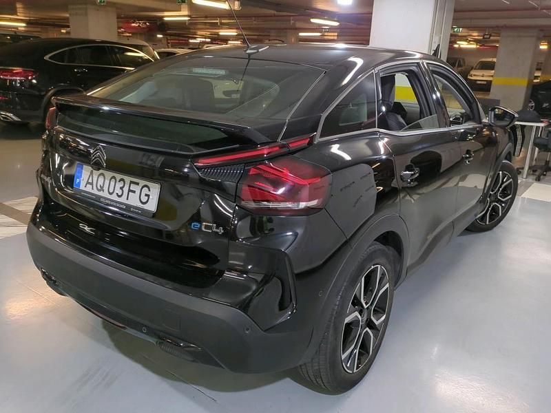 Usado Citroën e-C4 Feel 100 kW (136 HP) 2022 Preto