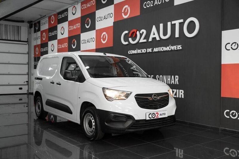 Branco Usado 2020 Opel Combo Monovolume | € 13.900 (Preço justo) - Imagem 1/4