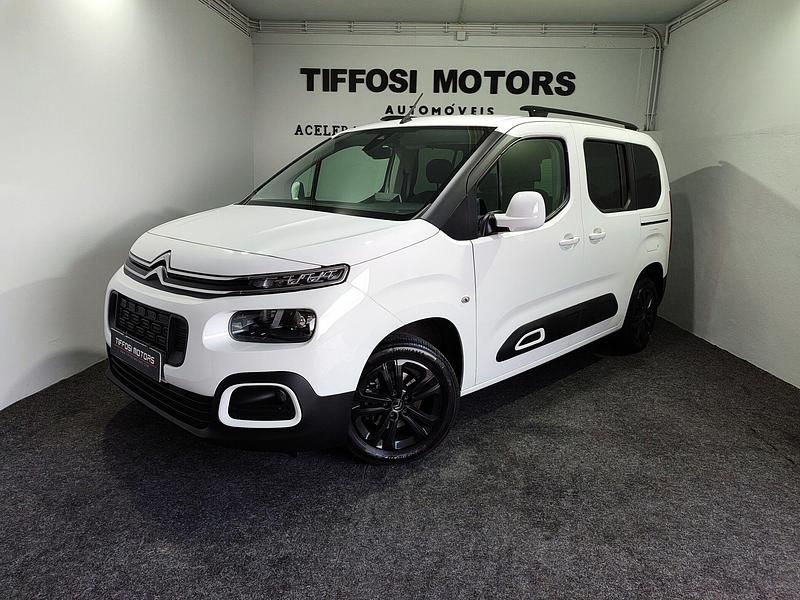 Branco Usado 2019 Citroën Berlingo Shine Monovolume | € 21.000 - Imagem 1/4