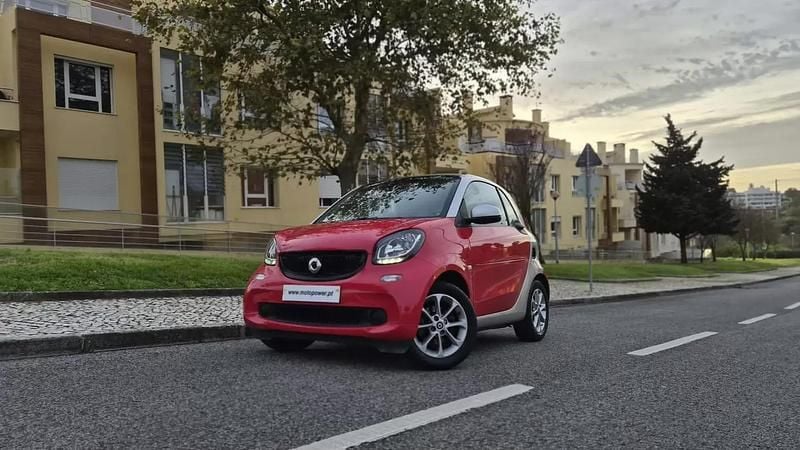 Vermelho Usado 2016 Smart ForTwo Coupé Passion Coupé | € 11.480 (Preço justo) - Imagem 1/4