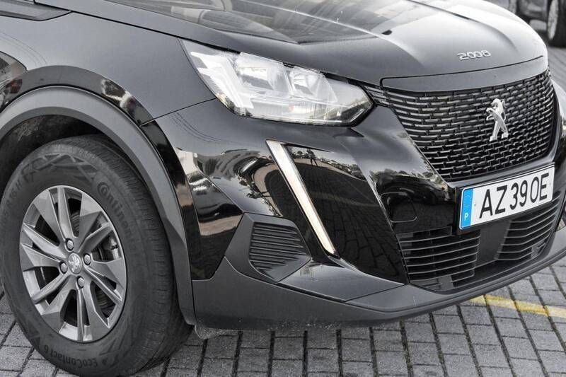 Usado Peugeot 2008 GT 130 HP (95 kW) 2023 Preto SUV