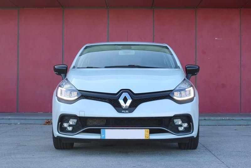 Usado Renault Clio IV Trophy 220 HP (161 kW) 2016 Sedan