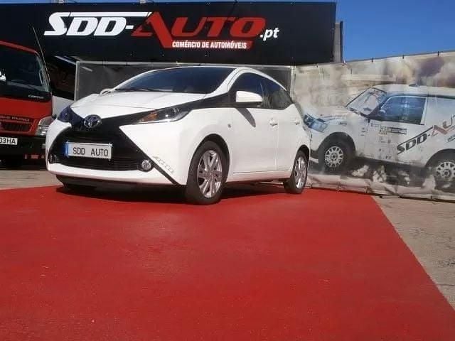 Branco Usado 2018 Toyota Aygo X-play Citadino | € 10.650 (Preço justo) - Imagem 1/4