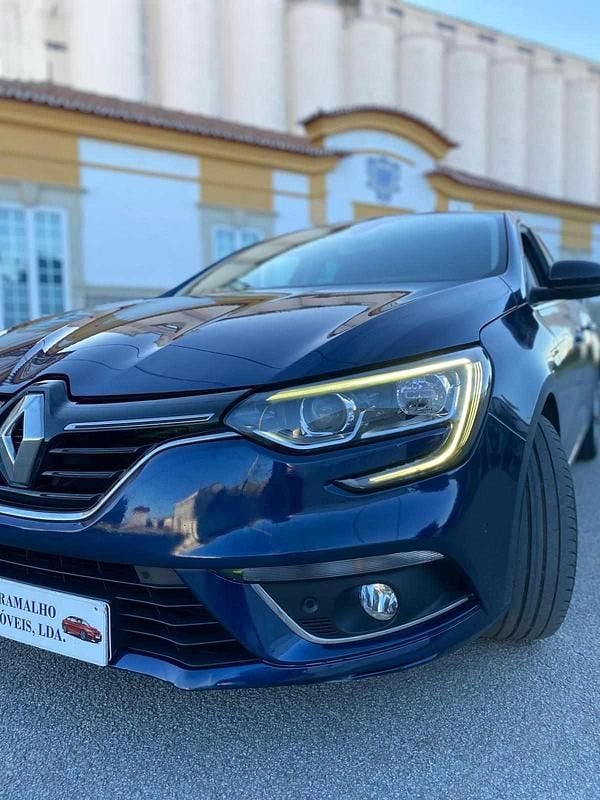 Usado Renault Mégane IV 110 HP (80 kW) 2018 Azul Sedan