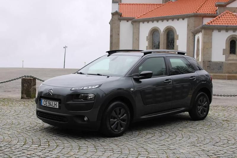 Usado Citroën C4 Shine 100 HP (73 kW) 2015 Cinzento SUV