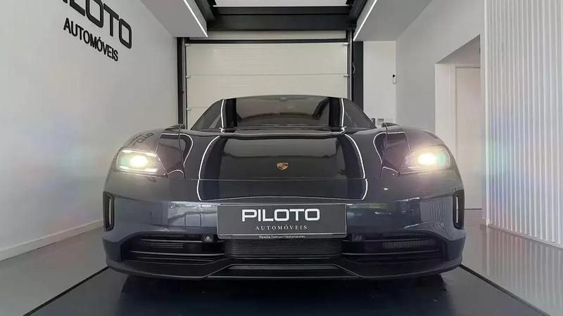 Usado Porsche Taycan 300 kW (408 HP) 2024 Cinza escuro Sedan