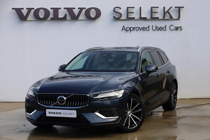 Azul Usado 2024 Volvo V60 Core Carrinha | € 44.800 (Caro) - Imagem 1/4