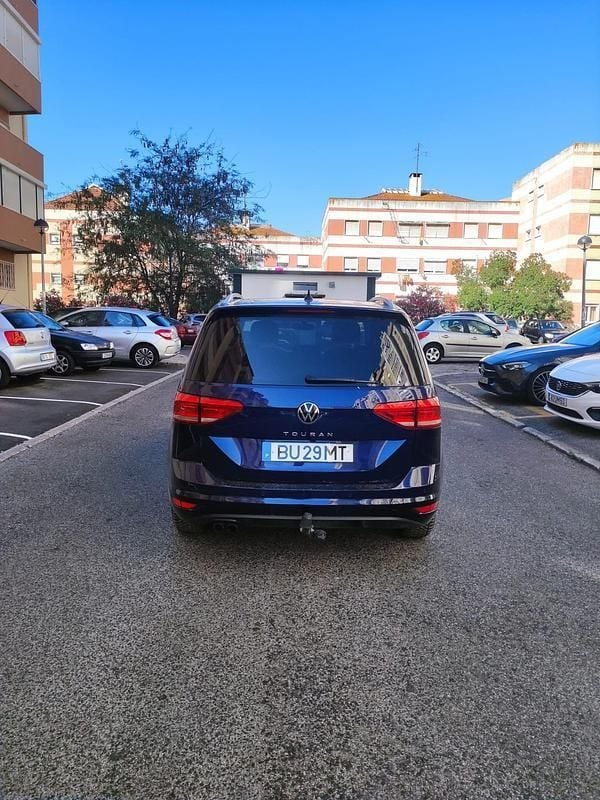 Azul Usado 2021 VW Touran Monovolume | € 25.500 (Preço justo) - Imagem 1/4
